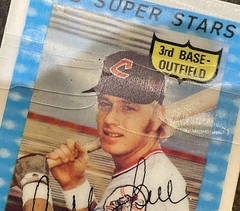 1974 Kelloggs Super Stars #10 Buddy Bell Cleveland Indians Cracks Baseball Card!