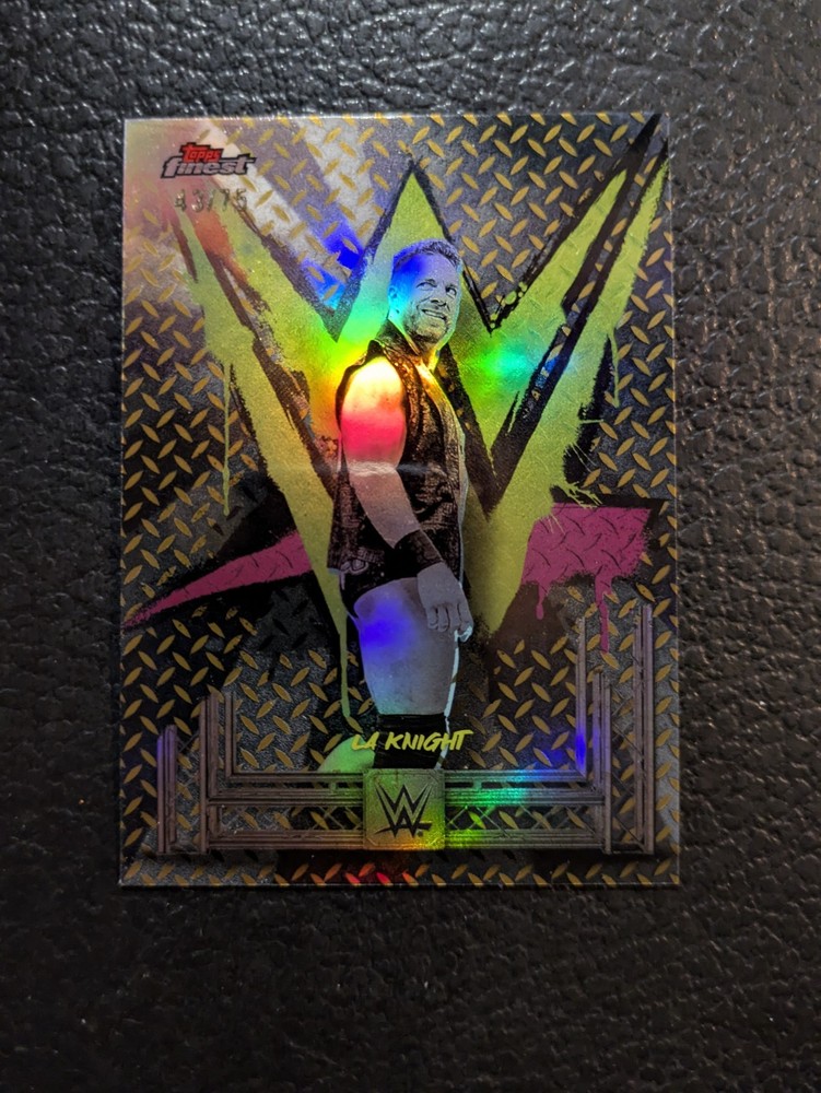 2025 Topps Finest WWE – Common LA Knight, LA Knight #98 Gold Refractor /75