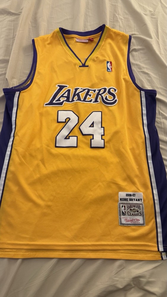 Mitchell & Ness Kobe Bryant #24 Lakers 2006-07 Hardwood Classics Jersey XXL 52