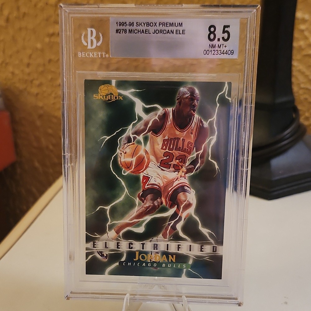 SkyBox 1995-96 Premium Michael Jordan Electrified #278 Bulls BGS 8.5