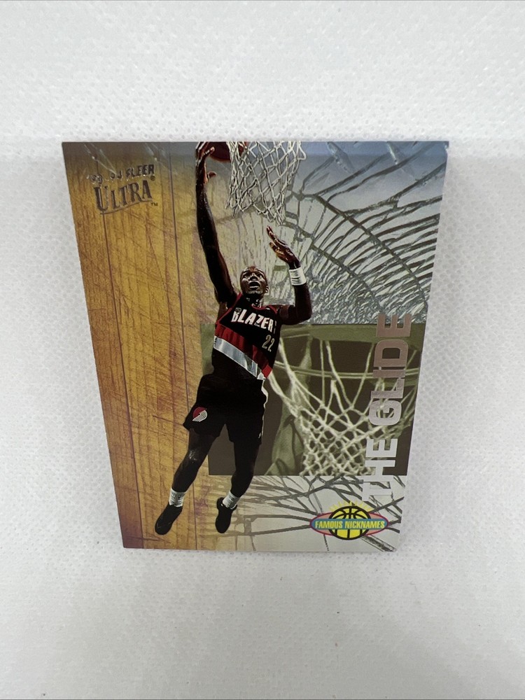 1993 94 Fleer Ultra Basketball Card The GLIDE #4 of 15 CLYDE DREXLER Blazers