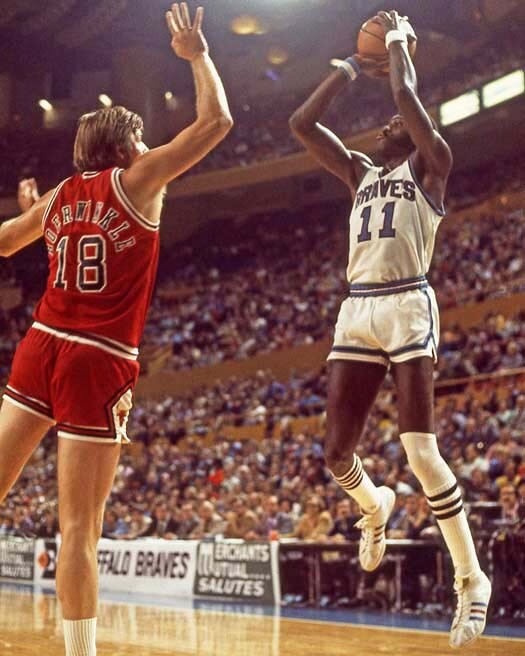 Buffalo Braves BOB MCADOO 8×10 Photo Memorial Auditorium Print Glossy Poster