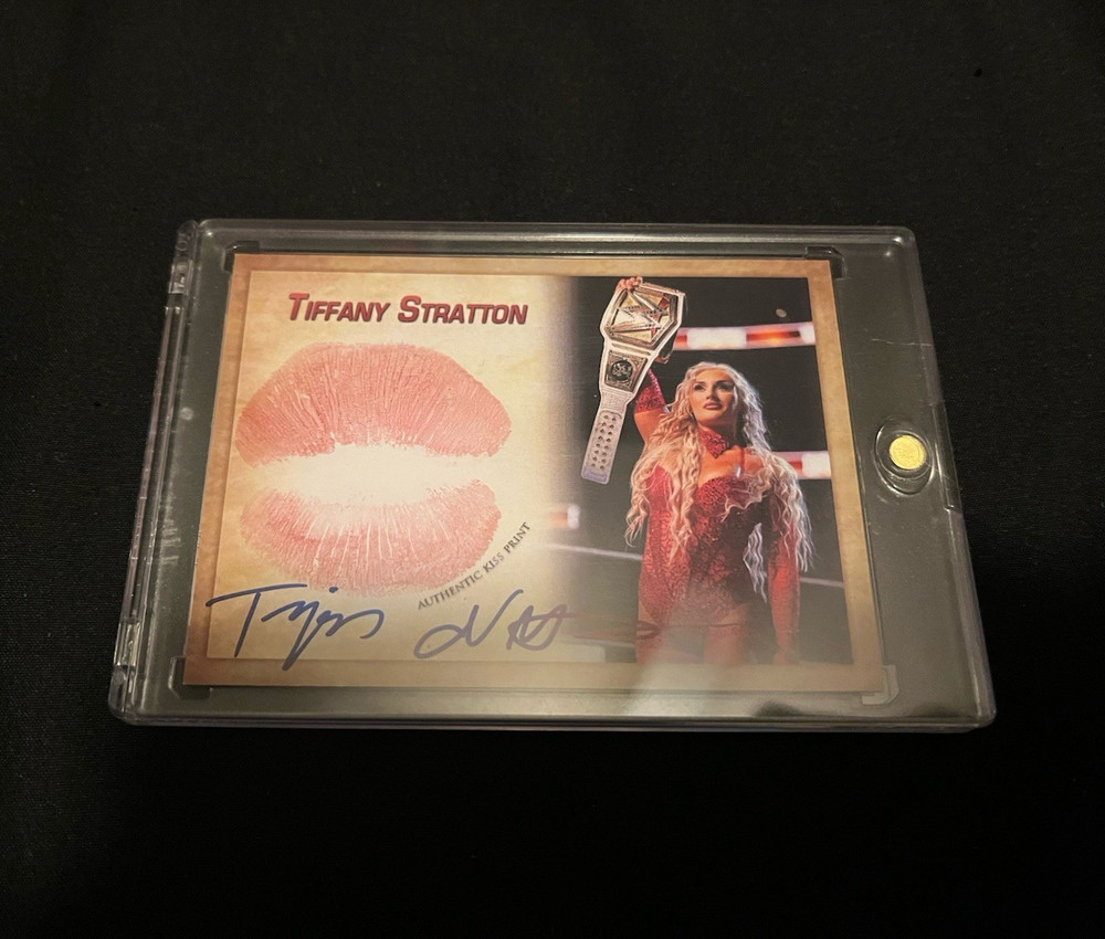 WWE Tiffany Stratton Auto Kiss Card Collectors Expo