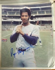 PEPE MANGUAL MONTREAL EXPOS ACTION SIGNED 8×10