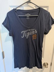 DETROIT TIGERS Medium T Shirt Sequins Logo Soft As A Grape Baseball Women’s
