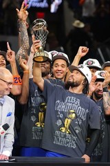New York Knicks Nike 2026 NBA Finals Champions Authentic Locker Room T-Shirt S