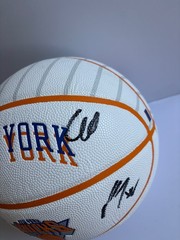 2026 NEW YORK KNICKS TEAM SIGNED LOGO BASKETBALL OG ANUNOBY KAT HART BRIDGES JSA