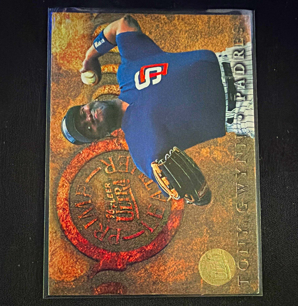 Fleer 1996 Ultra Prime Leather Gold Medallion Tony Gwynn #16 of 18