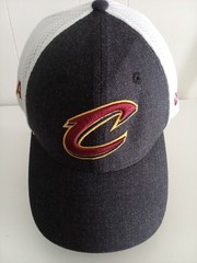 medium/ large New era cleaveland cavs fitted elastic cap