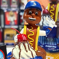 DODGER DOG Los Angeles Dodgers « Ice Cream Helmet » Mascot MLB Bobblehead