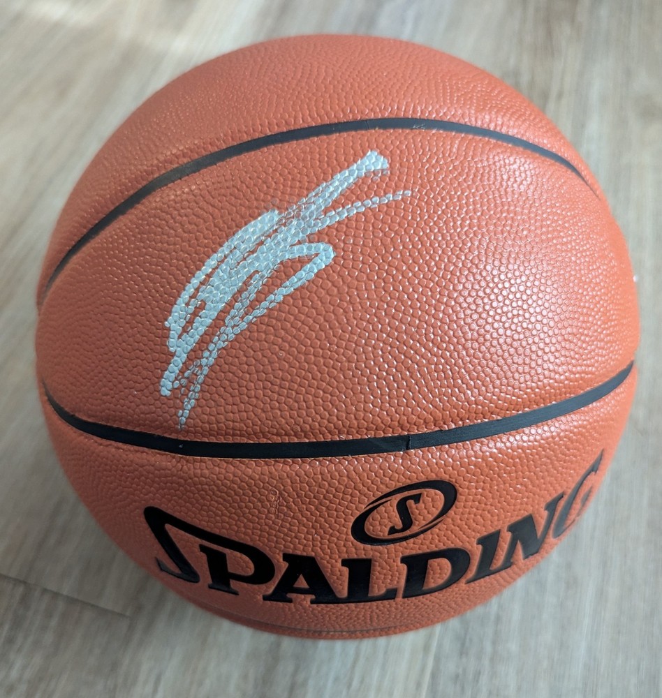 KARL ANTHONY TOWNS SIGNED NEW YORK KNICKS SPALDING BASKETBALL BECKETT & PSA COA