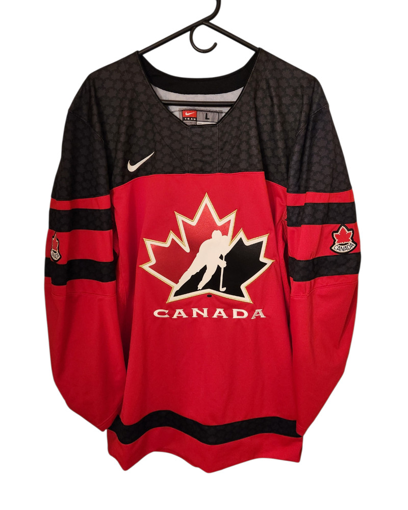 Nike Team Canada Connolly IIHF Hockey Jersey Large Red Black Sewn Stitched EUC