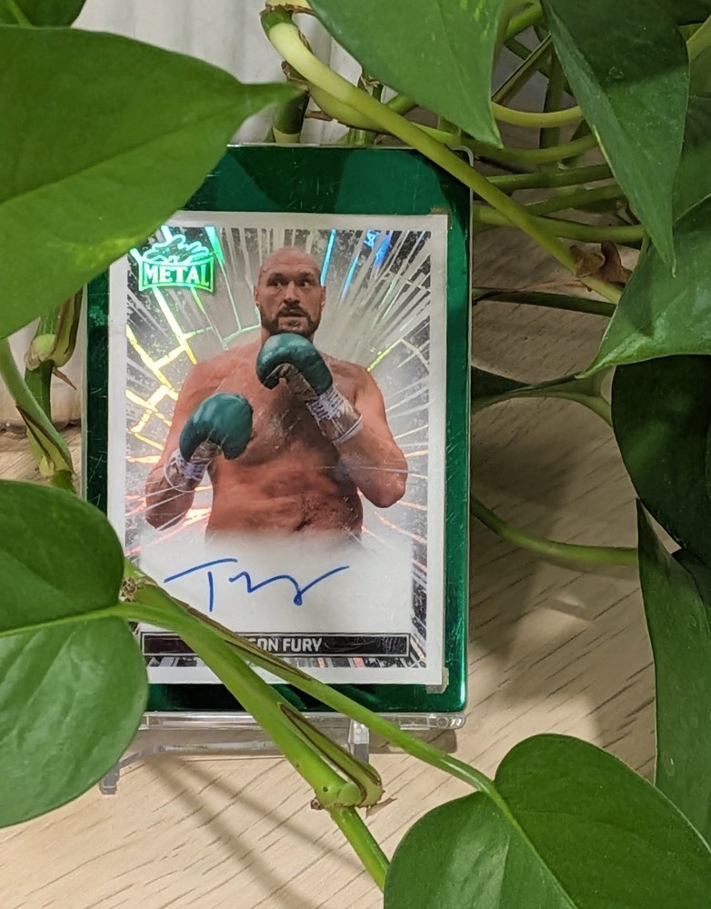 Tyson Fury On Card Auto /25 2026 Leaf Metal Boxing w/ Emerald One Touch Display
