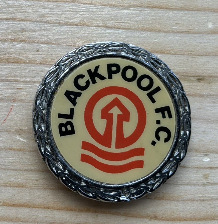OLD BLACKPOOL F.C FOOTBALL CLUB INSERT BADGE