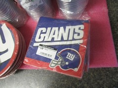 New York Giants Party Pack – (150) Plastic Cups (48) Paper Plates (96) Napkins