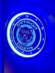 Detroit Tigers Baseball Bar Man Cave Neon Style Retro LED Clock Sign