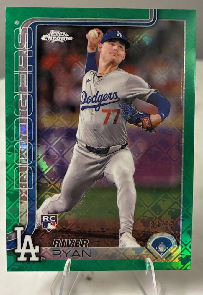 2025 Topps Chrome – River Ryan #18 Green Logo Refractor /99 (RC)