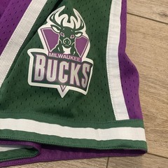 Mitchell & Ness Milwaukee Bucks Mens XL Hardwood Classics Swingman Shorts