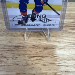 2025-26 Upper Deck Series 2 – Young Guns Matthew Schaefer #451 (RC)