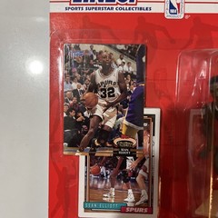 1993 Starting Lineup Sean Elliott Spurs Figure w/ 2 Topps Cards – New Sealed