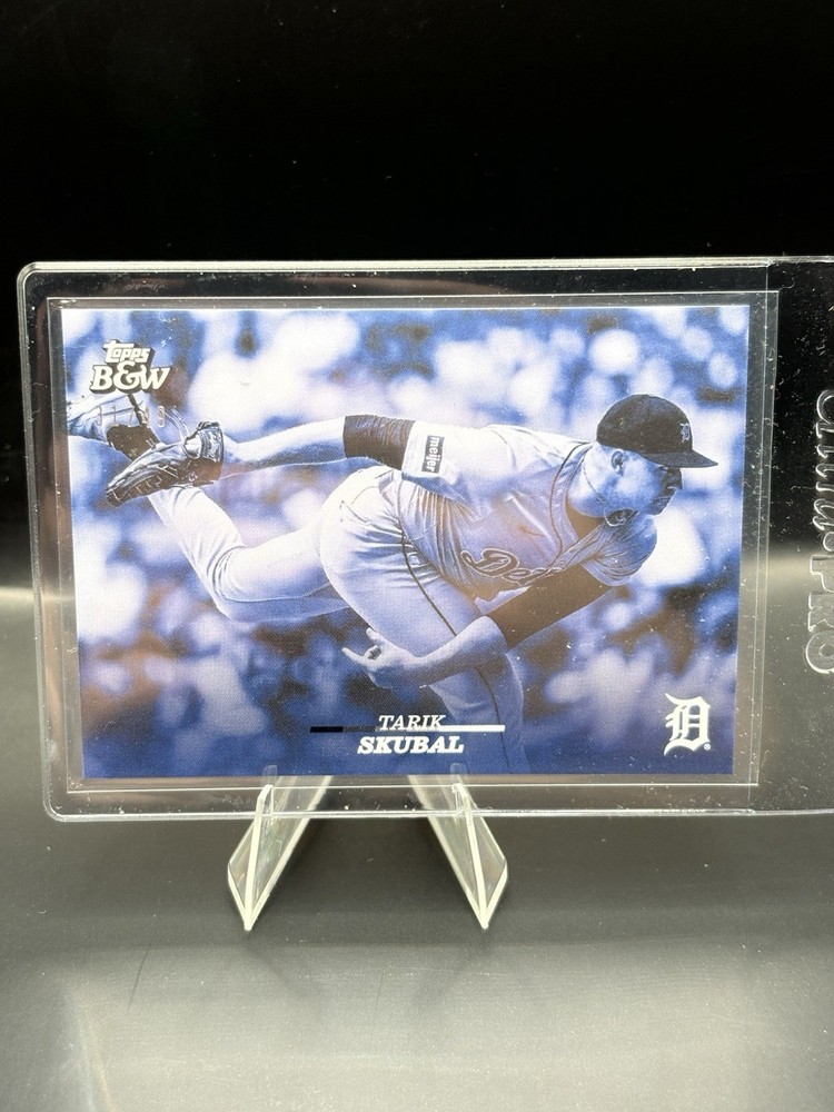2024 Topps Black & White – Tarik Skubal #95 Blue /49