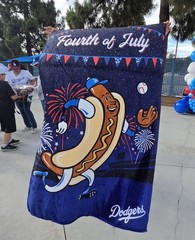 DODGERS PICNIC DODGER DOG 🌭 SGA BLANKET NEW 7/4/2026