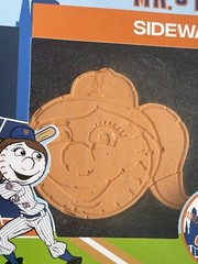 Mr. And Mrs.Met Sidewalk Chalk Stadium Fan Giveaway New York Mets 5/15/22