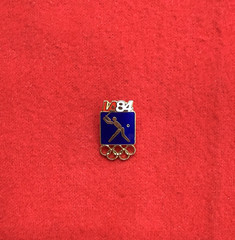 *VINTAGE* 1984 LOS ANGELES OLYMPICS PIN LA 84 Logo BASEBALL Pictogram 7/8 x 1/2