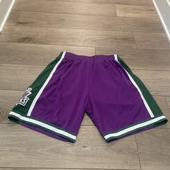 Mitchell & Ness Milwaukee Bucks Mens XL Hardwood Classics Swingman Shorts