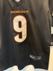 New! YOUTH M (age10-12) Cincinnati Bengals Joe Burrow #9 Black Stitched Jersey