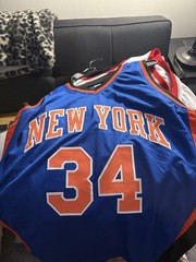 Charles Oakley New York Knicks #34 Signed Basketball Jersey (NBA)