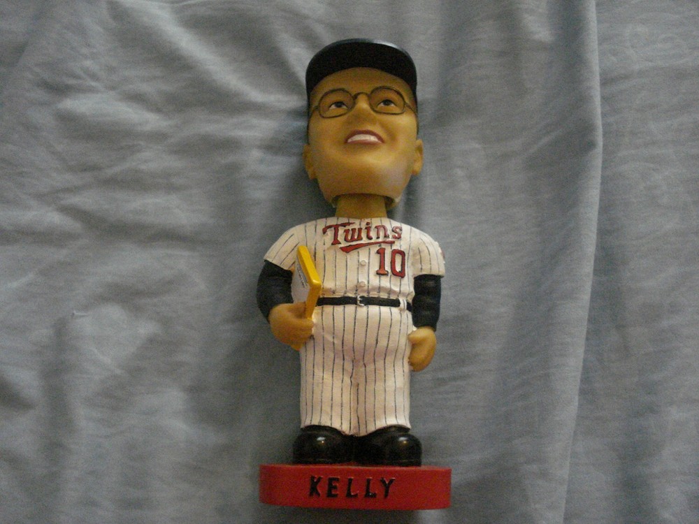 Minnesota Twins Tom Kelly #10 2002 Season Ticket Holder SGA Giveaway Bobblehead