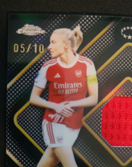 Leah Williamson 2025-26 Topps Chrome UEFA Women&rsquo;s Patch Auto black 5/10 Arsenal