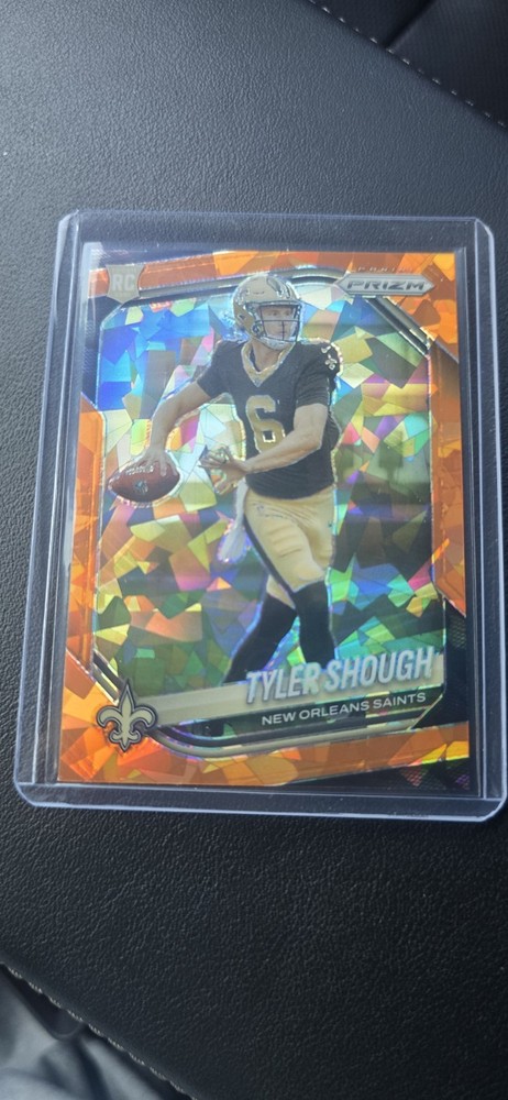 2025 Panini Prizm – Rookie Tyler Shough #327 Orange Cracked Ice Prizm (RC)