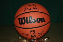 CLYDE DREXLER hand-signed autographed full size basketball BECKETT WITNESSED