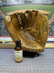 1960s Spalding 42-137 Roger Maris Trap Pocket RHT USA Baseball Glove