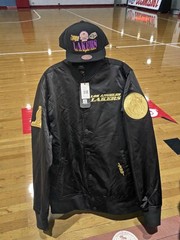 ProStandard Men&rsquo;s LA Lakers Satin Bomber Size L-Free Mitchell &Ness Snapback Hat