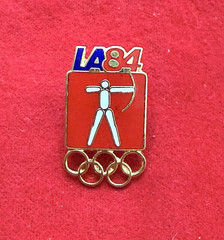 *VINTAGE* 1984 LOS ANGELES OLYMPICS PIN LA 84 Logo ARCHERY Pictogram