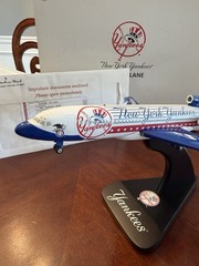 MLB Danbury Mint New York Yankees Boeing 727 Airplane Complete Box And Papers