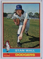 1976 Topps #584 Stan Wall in EX Condition Dodgers
