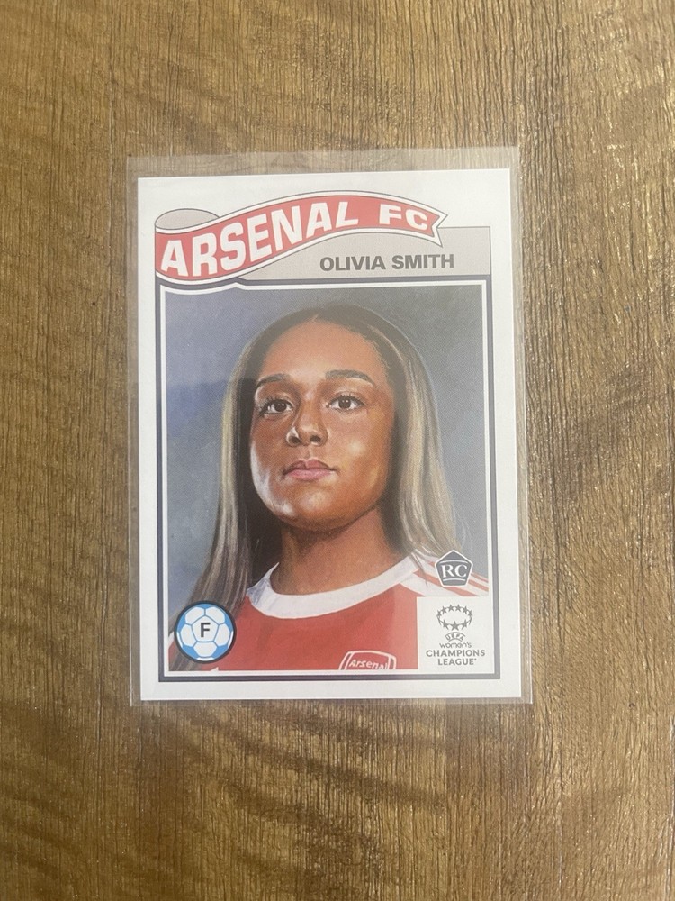 2025 Topps Living Set UEFA Champions Olivia Smith RC #812 Arsenal