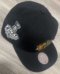 Chicago Blackhawks Mitchell & Ness SnapBack Adjustable Hat Black Color