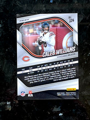 2025 Panini Prizm Caleb Williams Red Flash Chicago Bears #124 Mag Case Included