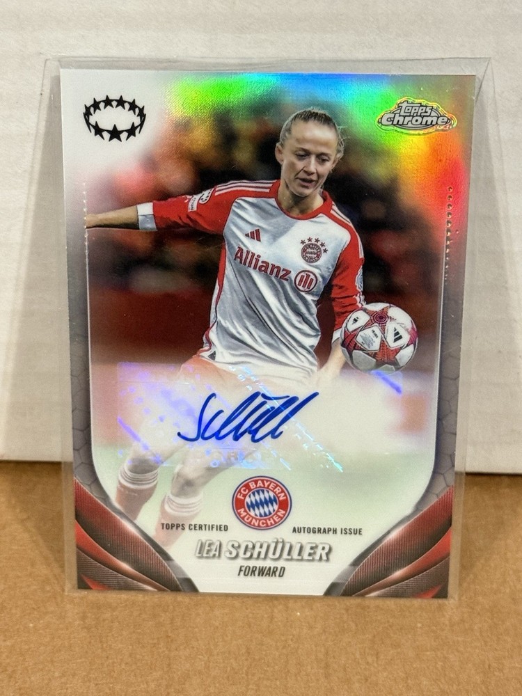 Lea Schuller 2023-24 Topps Chrome Soccer Refractor Auto Champions League Bayern