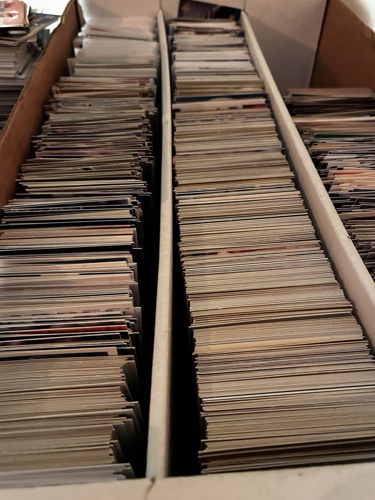 250 Random Sports Cards (Rookie, Base, Inserts) Bulk Lot Guaranteed Hits!