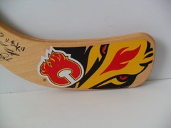 Calgary Flames Mini Stick – 2 Sticks – 2004 Confernece Champ & 1999-01 Team Auto