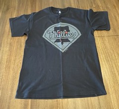 Philadelphia Phillies Black T-Shirt Majestic Graphic Tee Blackout Logo Sz Medium