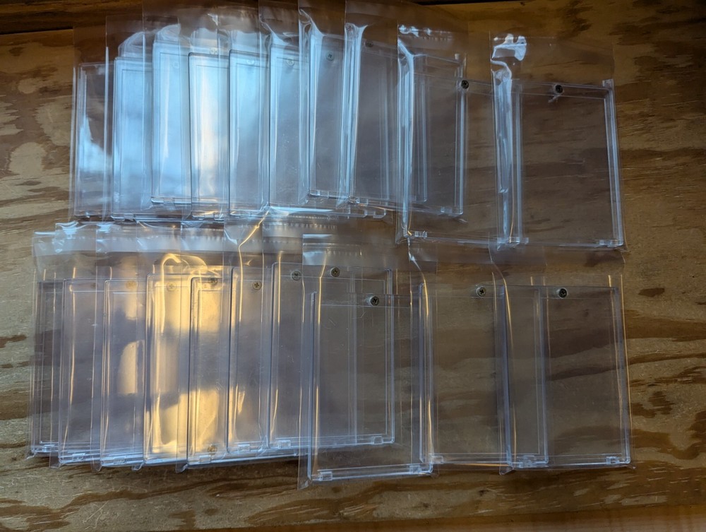 Lot of 20 LIGHTLY USED Screw Down for TRADING CARDS NEW SINGLE SCREW STYLE