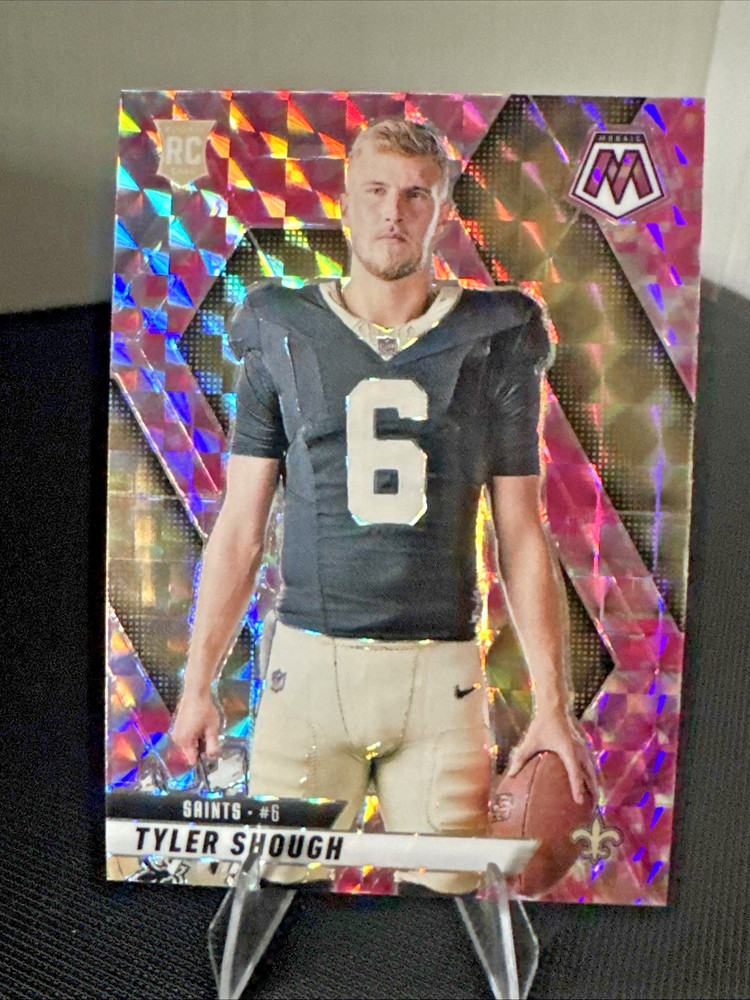 2025 Panini Mosaic – Rookie Variations Tyler Shough #273 Camo Pink Mosaic Prizm
