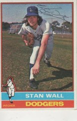 STAN WALL SIGNED 1976 TOPPS #584 – LOS ANGELES DODGERS